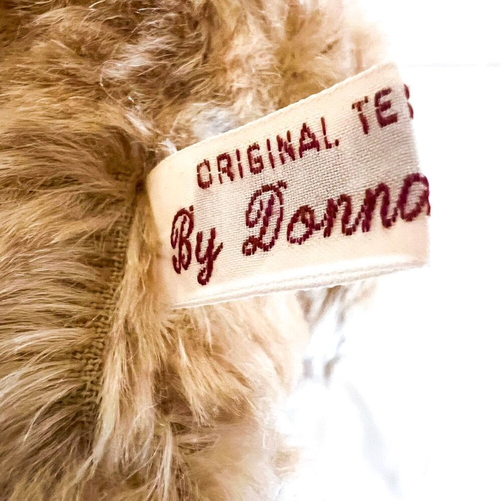 Donna Hodges Original Mohair Teddy Bear and Christmas outfit - Picture 10 of 12